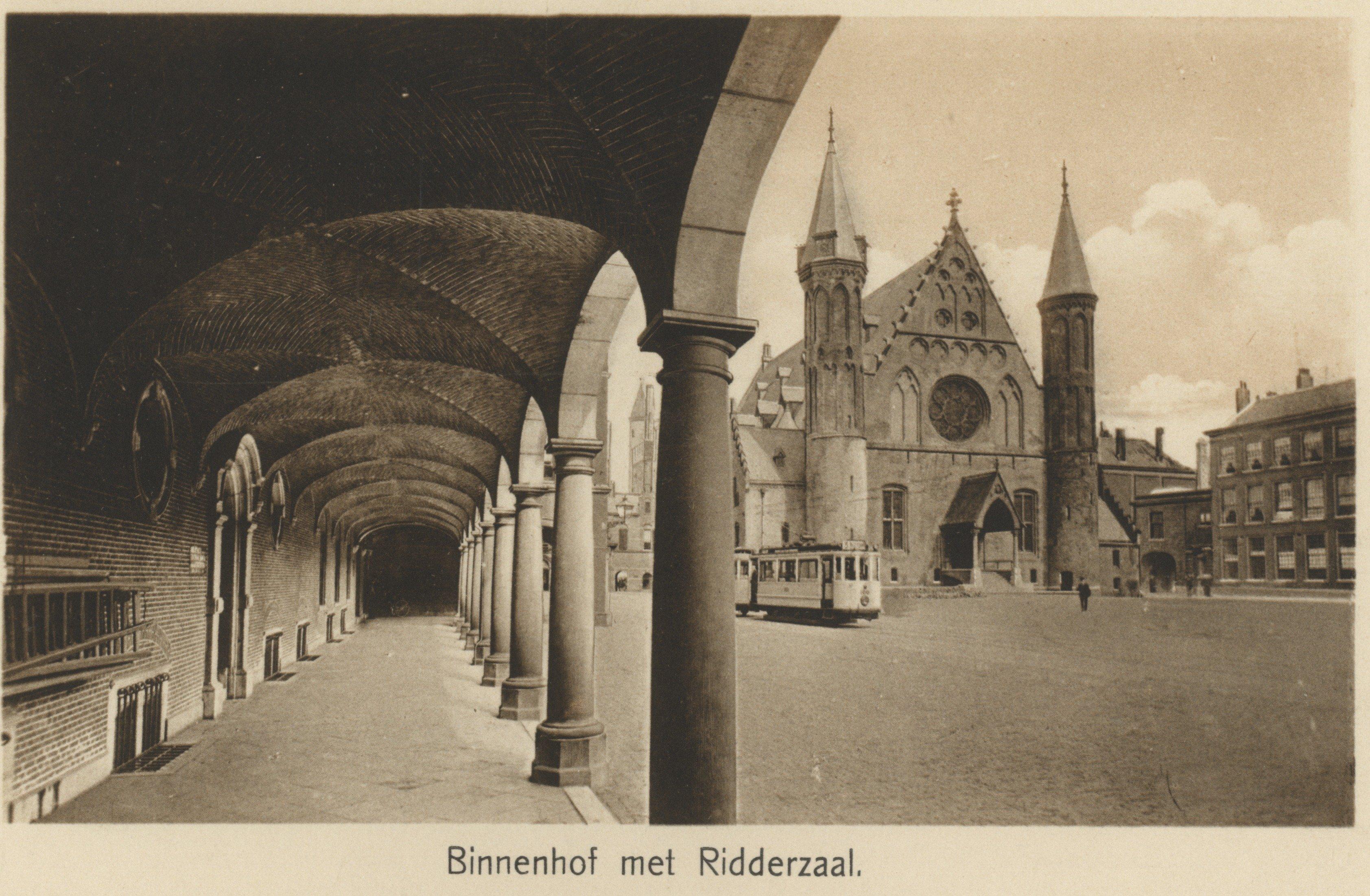 Onbekend, 1910. Binnenhof met Ridderzaal, Den Haag. (0.11264). Gemeentearchief Den Haag.