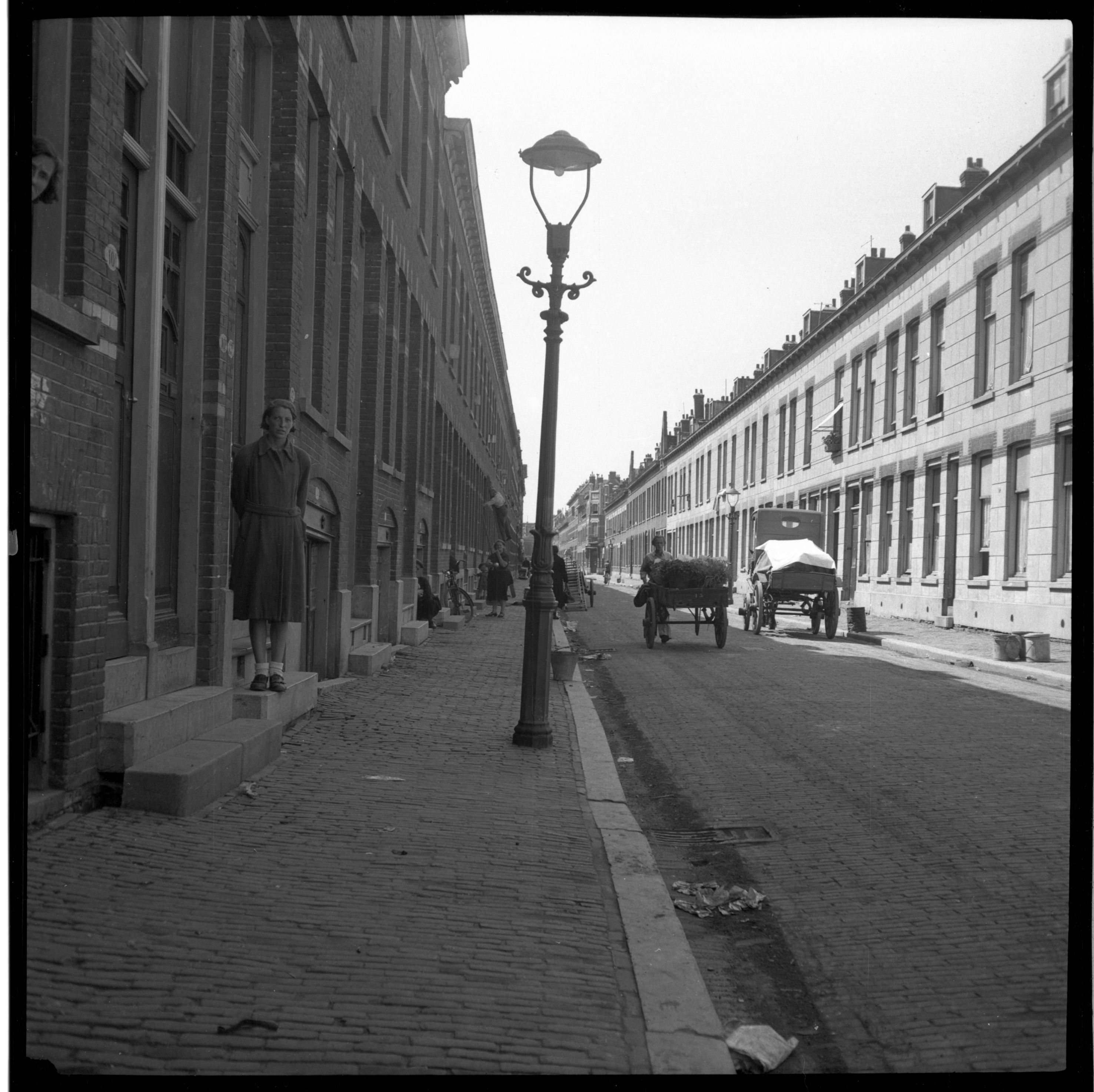 Fototechnische Dienst Rotterdam, 1947. De Zoomstraat. Dienst Gemeentewerken / Dienst Gemeentelijke Gebouwen (4204 / 296). Stadsarchief Rotterdam. CC BY 4.0